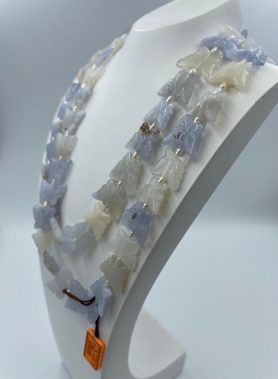 Filo di calcedonio taglio farfalla con perle di fiume
