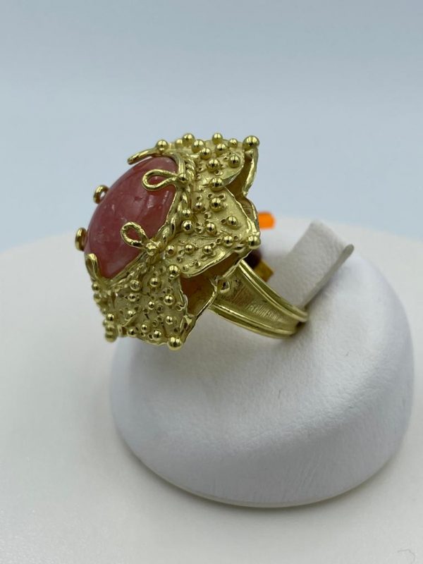Anello in oro 18 kt con incastonata rodocrosite naturale