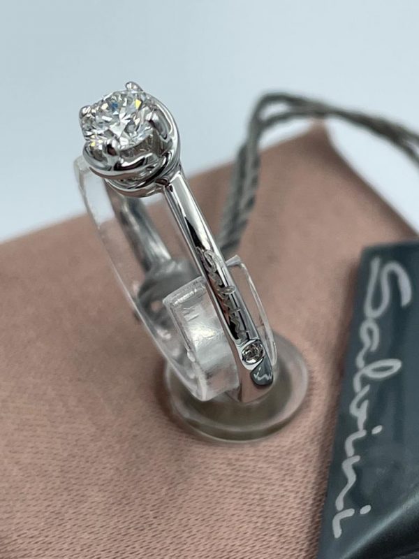 Anello gioielli in oro 18 kt e diamante taglio brillante